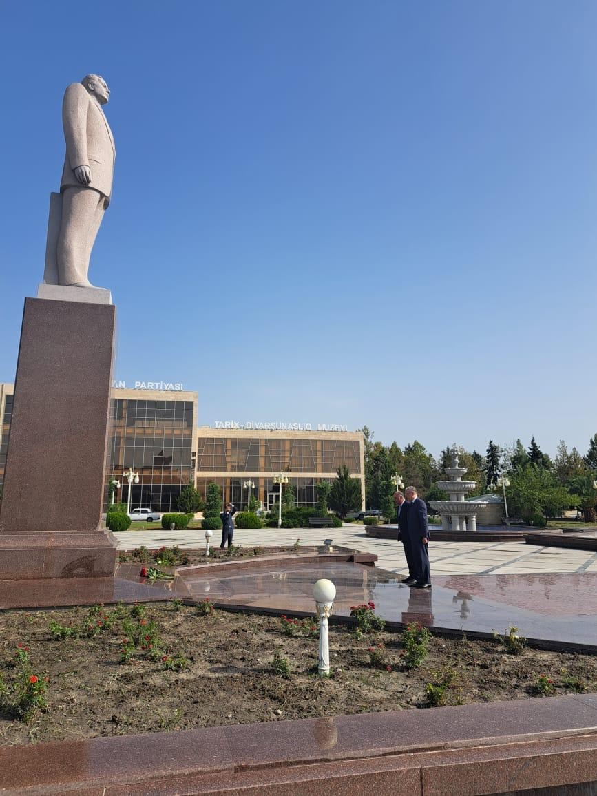 Ekologiya və təbii sərvətlər naziri Ucarda vətəndaşları qəbul etdi - FOTOLAR